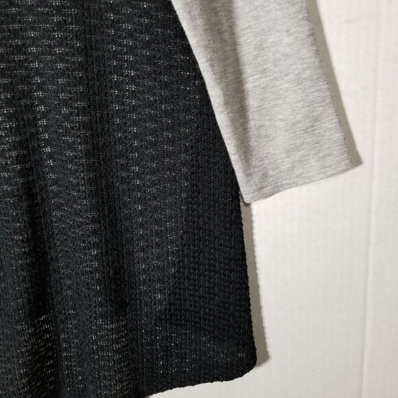 Gawdy Me Gray & Black Hi-Low Knit Top‎ - Picture 6 of 9